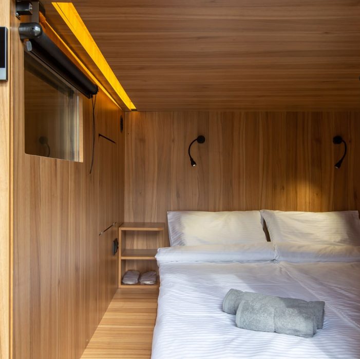 внутри капсулы отеля